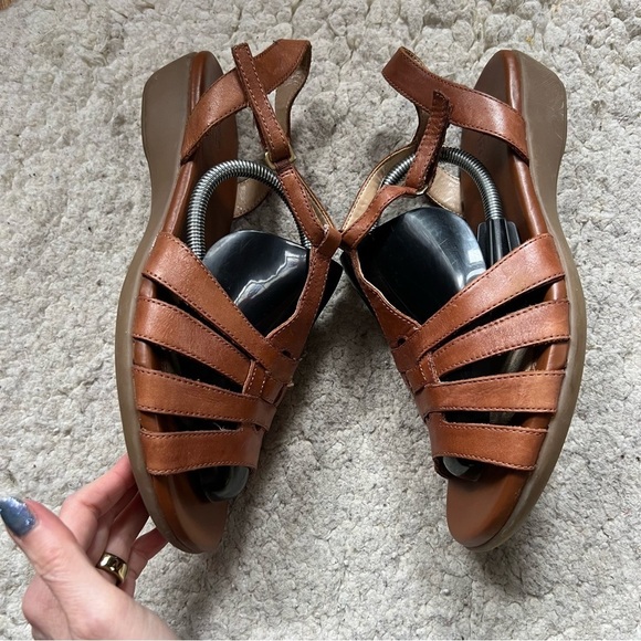 Naturlizer Women's Brown Leather Gladiator Style Velcro Adjustable Ankle Sandals - Picture 3 of 12